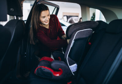 Jak wybrać fotelik samochodowy - sprawdź najważniejsze zasady bezpiecznego przewożenia dziecka