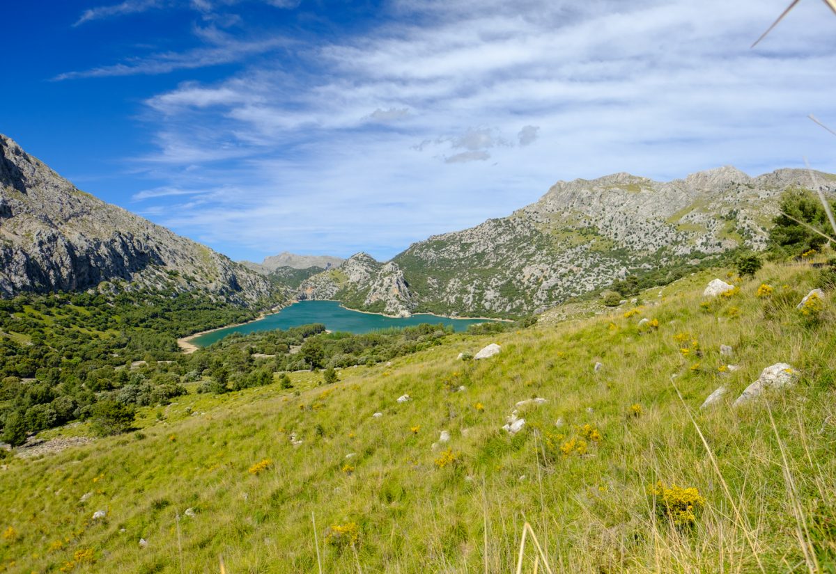 Poznaj najlepiej oceniane szlaki turystyczne na Majorce