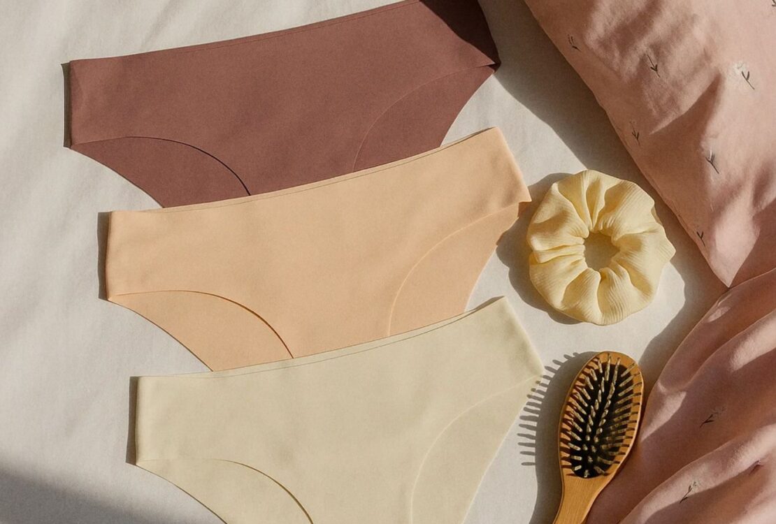 Majtki damskie w kapsułowej garderobie - jakie modele warto mieć zawsze pod ręką