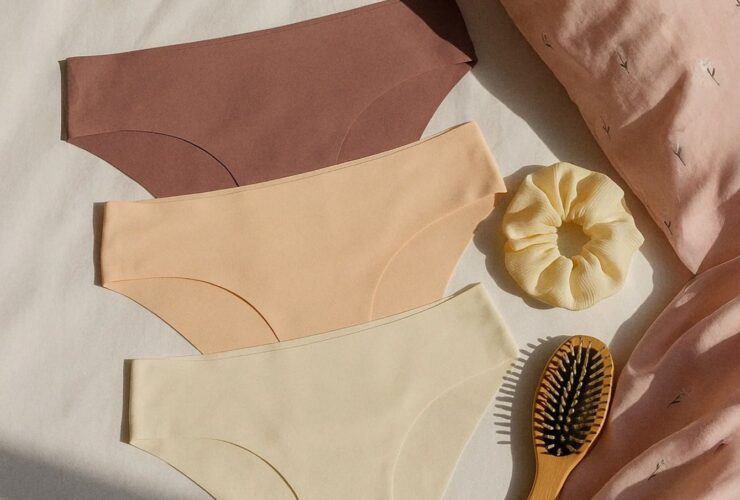 Majtki damskie w kapsułowej garderobie - jakie modele warto mieć zawsze pod ręką